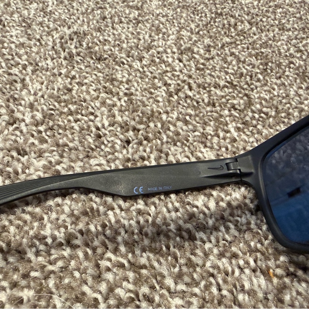 Nike Black Sunglasses - Picture 6 of 7